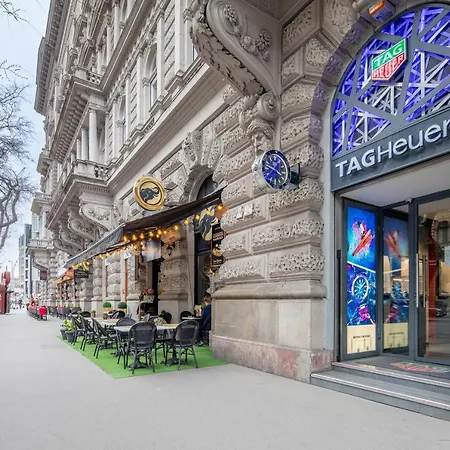 Top Location Near Basilica Lägenhet